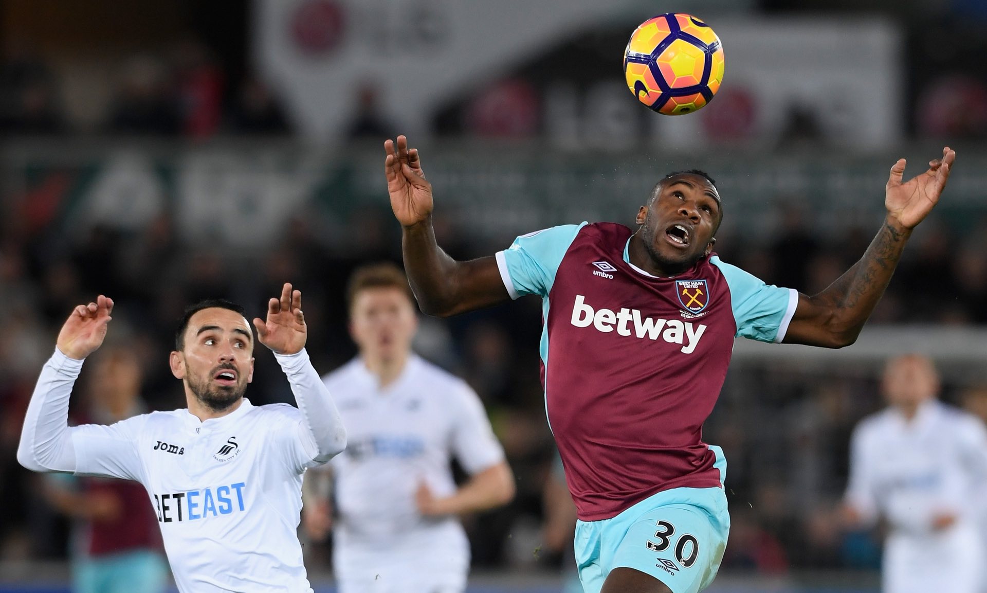 以年輕且充 以年輕且充